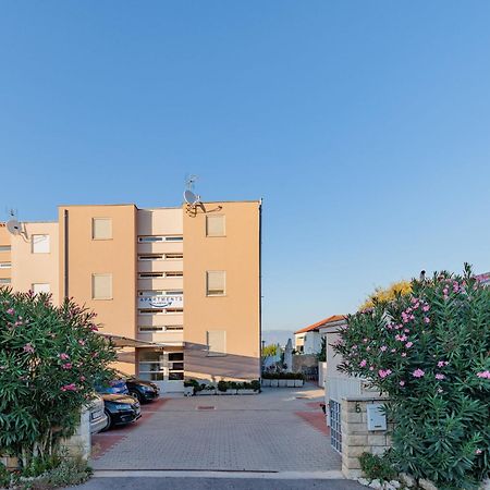 Apartment Mlasina-3 By Interhome Nin Exteriér fotografie