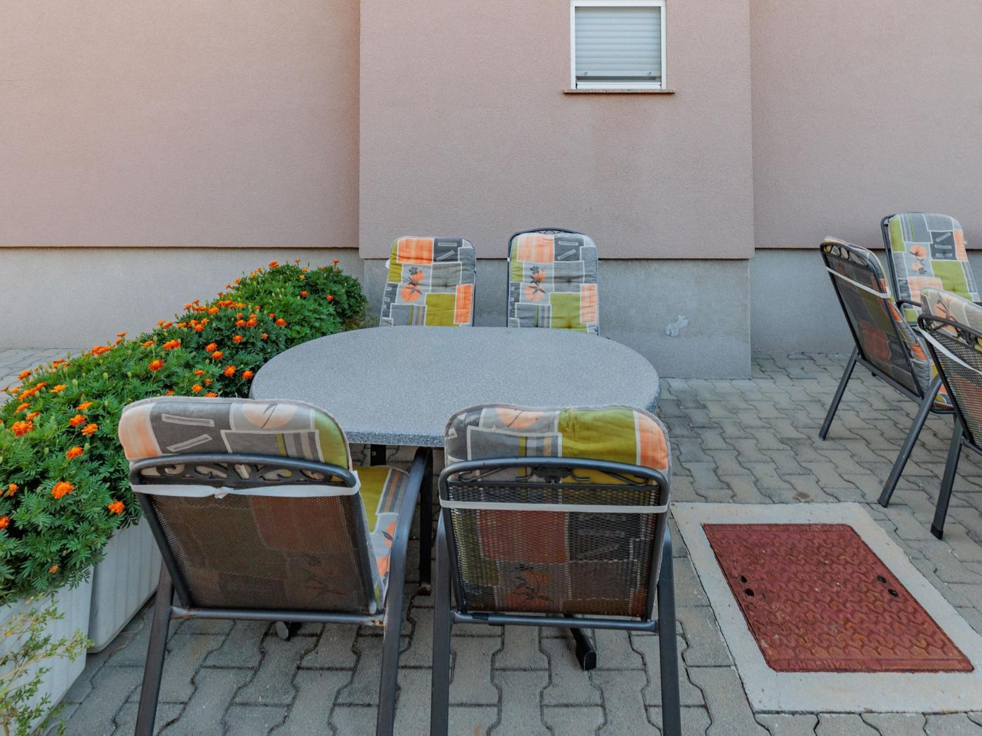 Apartment Mlasina-3 By Interhome Nin Exteriér fotografie